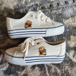 Disney Winnie The Pooh Cream Shoes with Embroidered Pooh Design Size 7½
